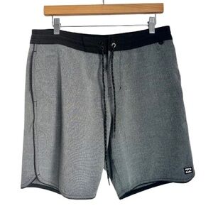 Billabong Men’s Lo Tides Heather Grey And Black Swim Boardshorts Size 32” 18” L